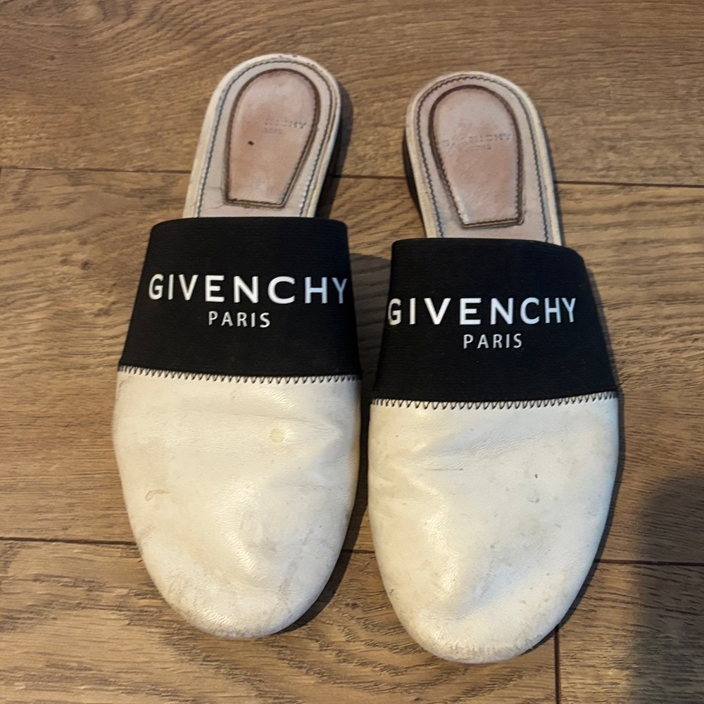 Givenchy Black and White Logo Slides
